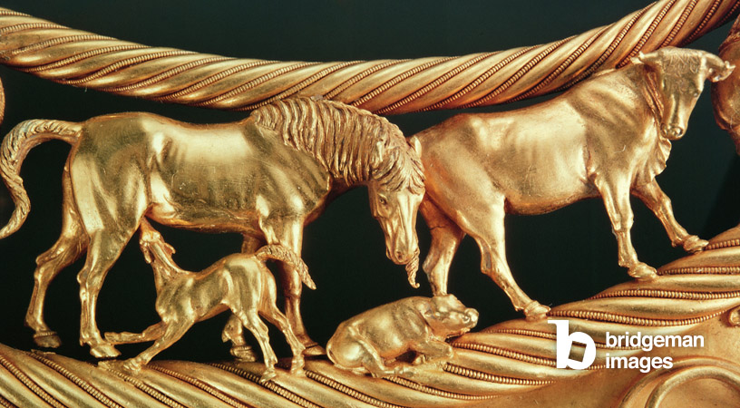 Suckling foal and bull (gold) (detail) / Photo © Boltin Picture Library / Bridgeman Images